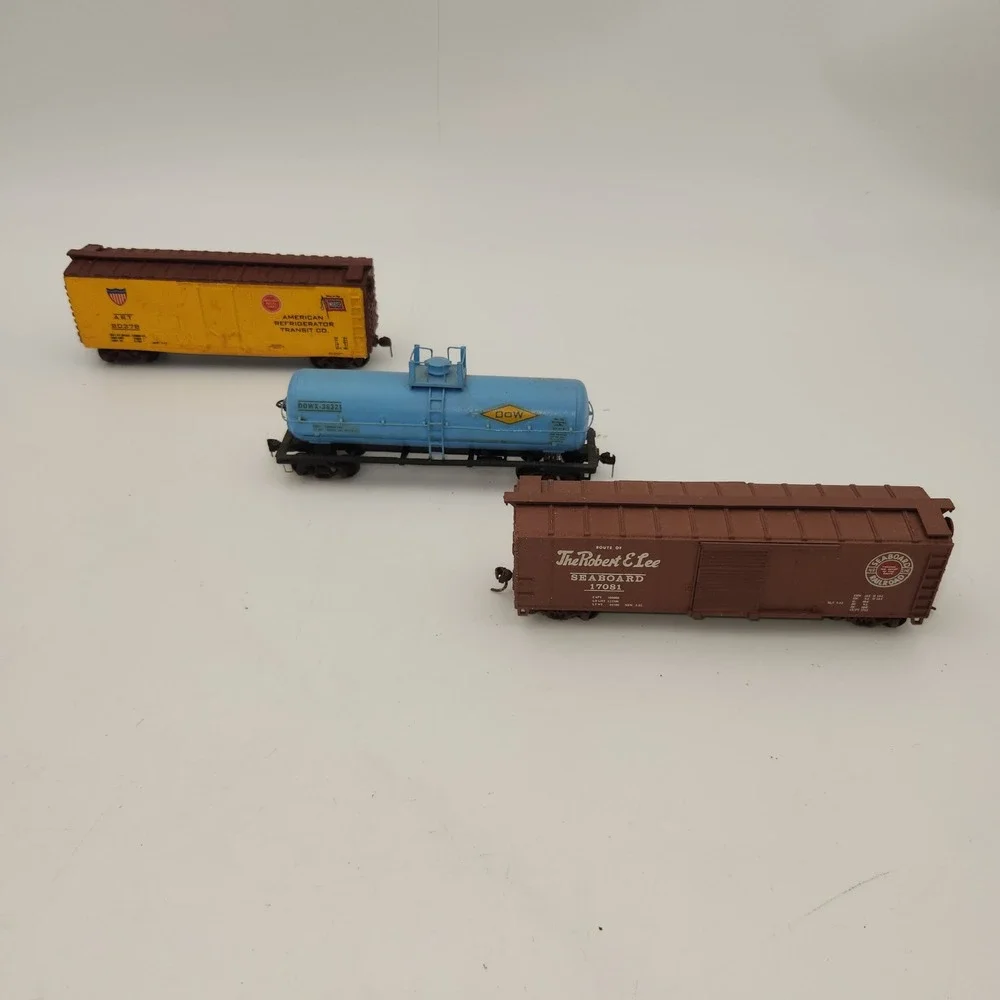 Vintage HO Scale Train Lot Seaboard Boxcar Dow Tanker ART Refrigerator Car